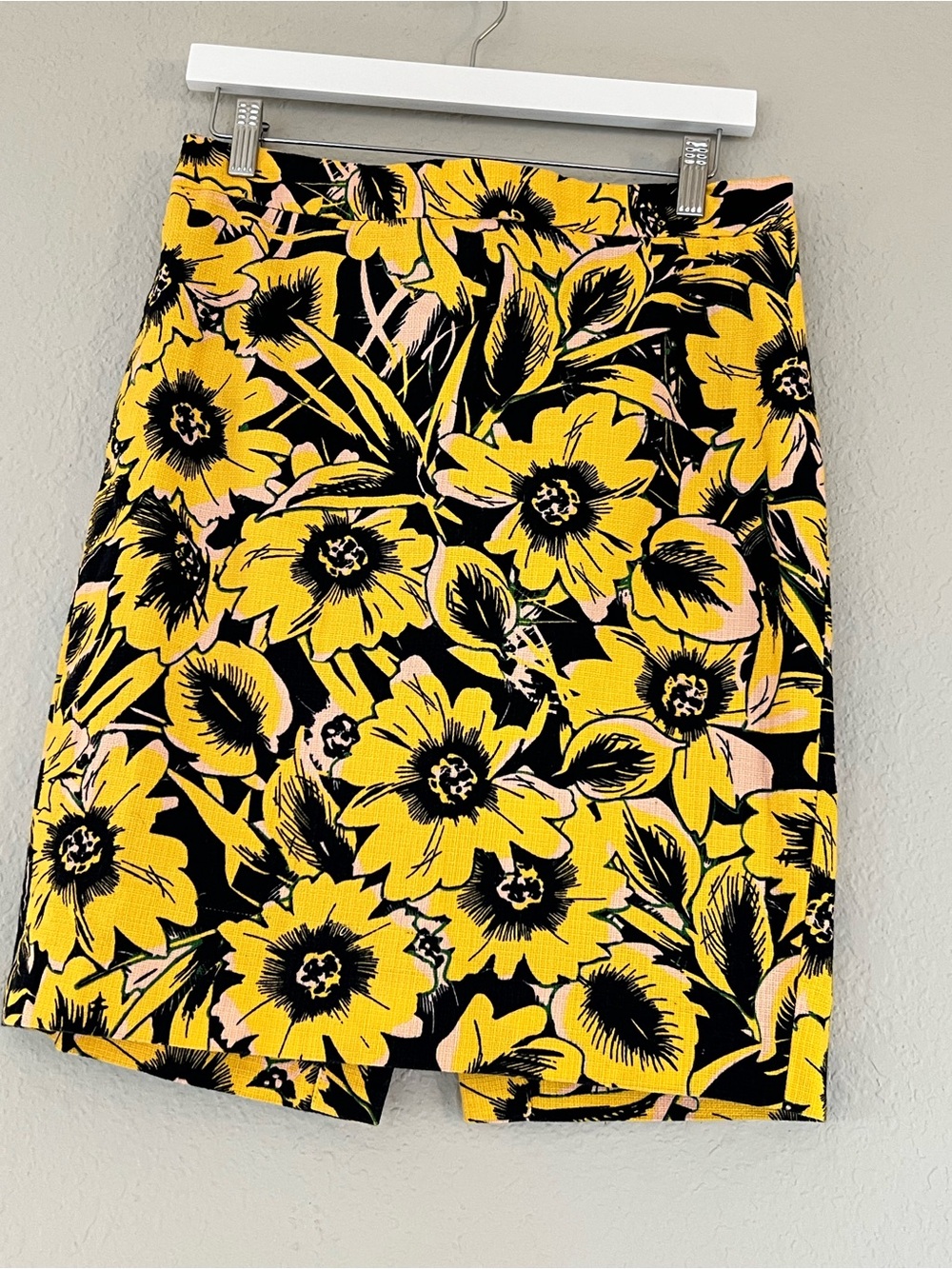 J.Crew Floral Pencil Skirt Size 8 Yellow Black Retro Print - Picture 2 of 7